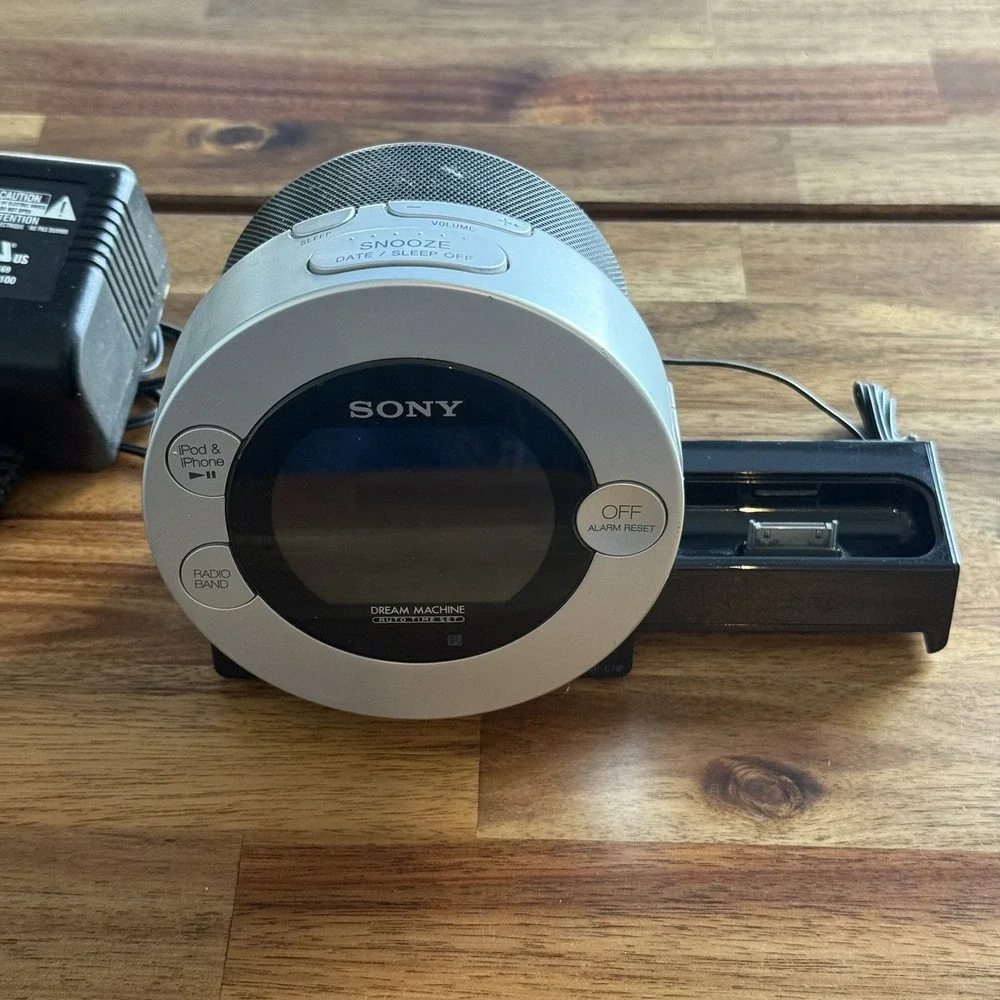 Sony ICFC7iP DreamMachine Alarm Clock Radio iPod/Phone Dock/Audio-In-Works Great